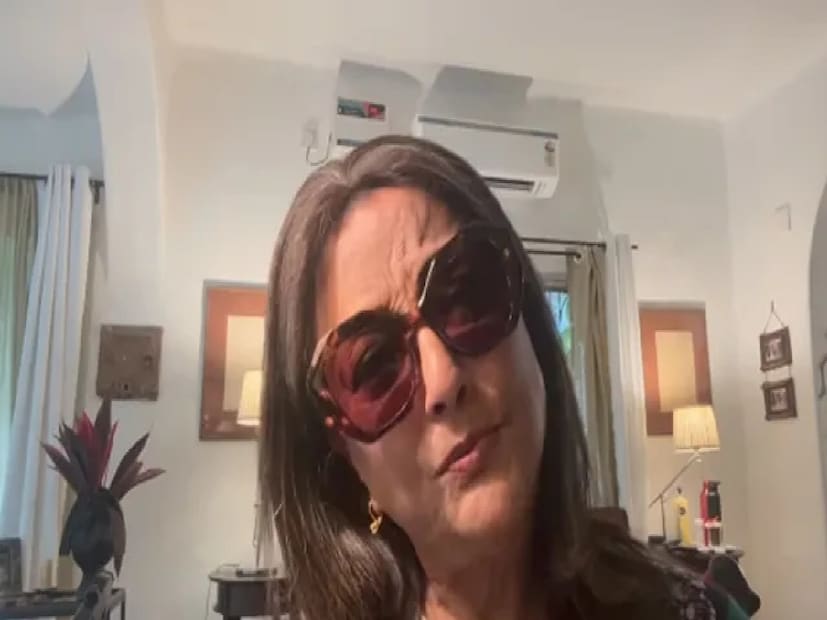 কে অপর্ণা সেনের বড় মেয়ে? কেমন দেখতে তাঁকে? গত কয়েকদিনে গুগলে অপর্ণা সেনের বড় মেয়ে কমলিনী চট্টোপাধ্যায় (বিয়ের পরের পদবি)-এর ছবি খুঁজে বেরিয়েছেন অনেকেই।