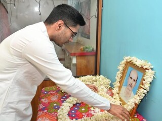 পানিহাটিতে বুধবার প্রদীপ করের বাড়িতে গেলেন অভিষেক বন্দ্যোপাধ্যায়