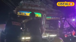 বারবিশা মহাসড়ে দুর্ঘটনাগ্রস্থ গাড়িটি 