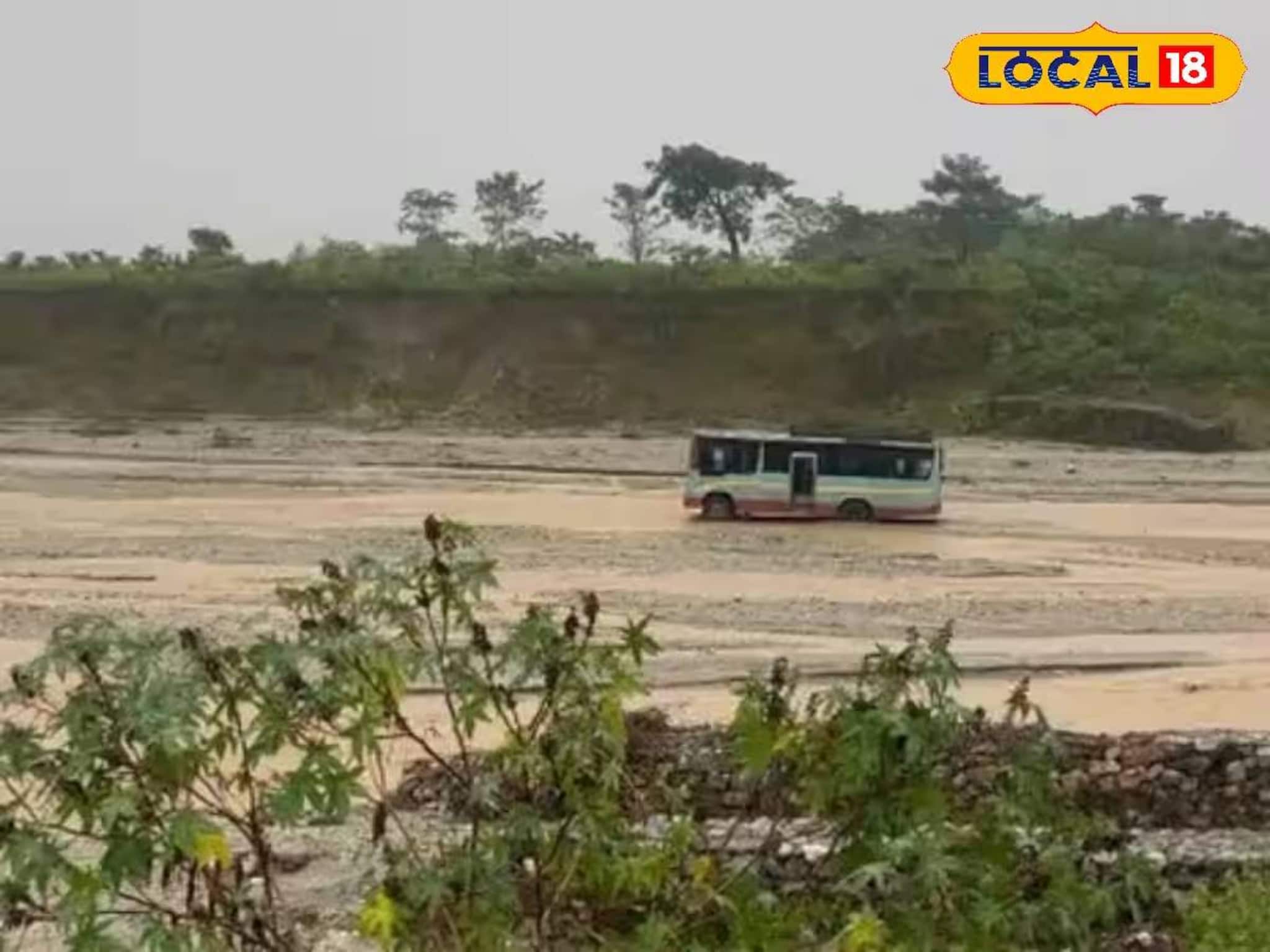 Alipurduar News: হড়পা বানে আটকে গেল স্কুল বাস! প্রাণের ঝুঁকি নিয়ে চালক-কন্ডাক্টর যা করলেন, সাহসী পদক্ষেপে বড় বিপদ থেকে রক্ষা
