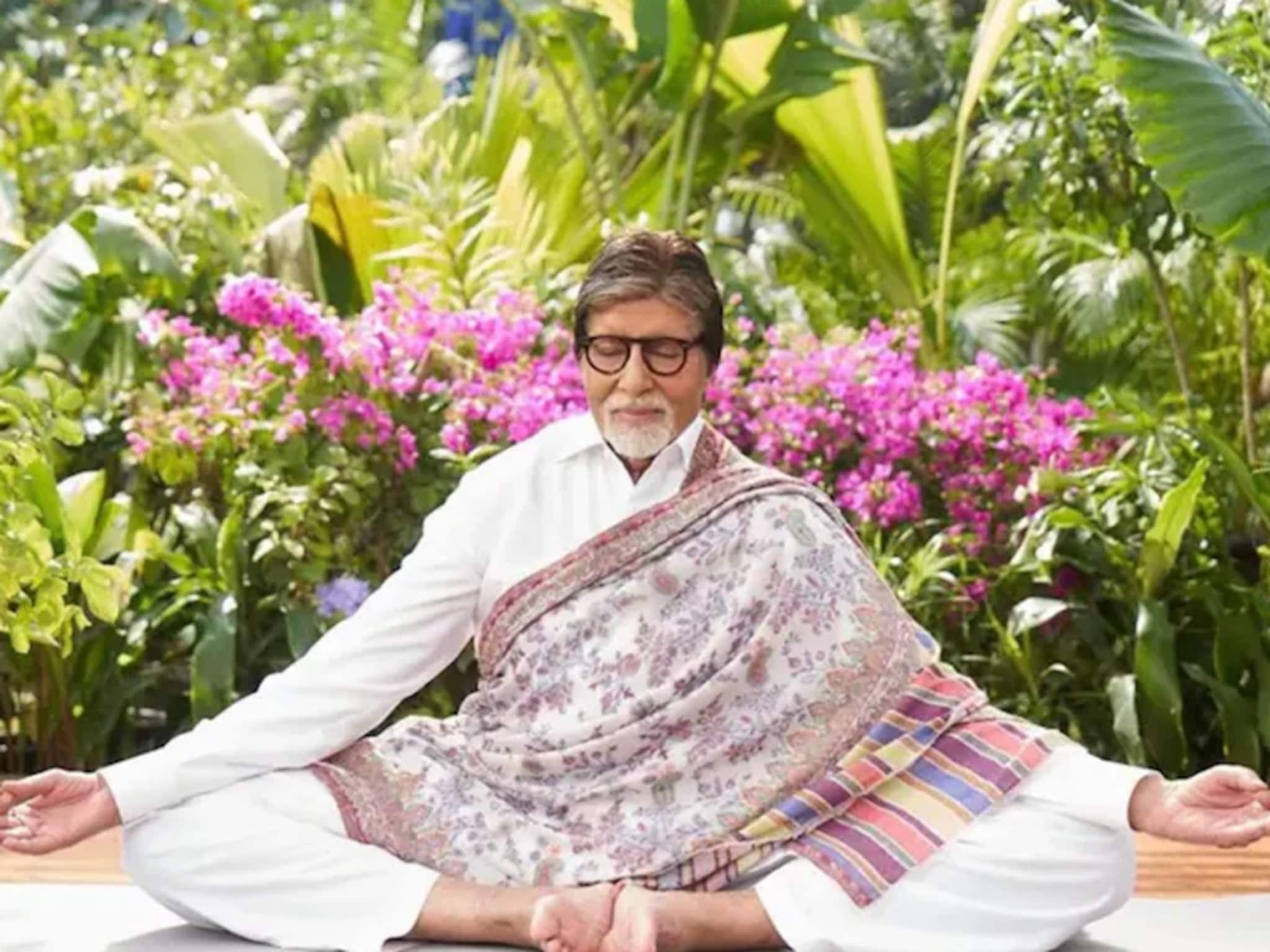 ৮৩ বছরেও দারুণ ফিট ! ঘুম থেকে শুরু করে যোগব্যায়াম পর্যন্ত অমিতাভ বচ্চনের এই ৫ অভ্যাস সম্পর্কে জানুন, এগুলোই তাঁর ফিটনেসের রহস্য