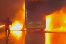 Fire Breaks Out in Bus: ভয়াবহ দুর্ঘটনা বালি হল্টে, যাত্রীবোঝাই চলন্ত বাসে আচমকা আগুন, নামিয়ে দেওয়া হল প্যাসেঞ্জারদের