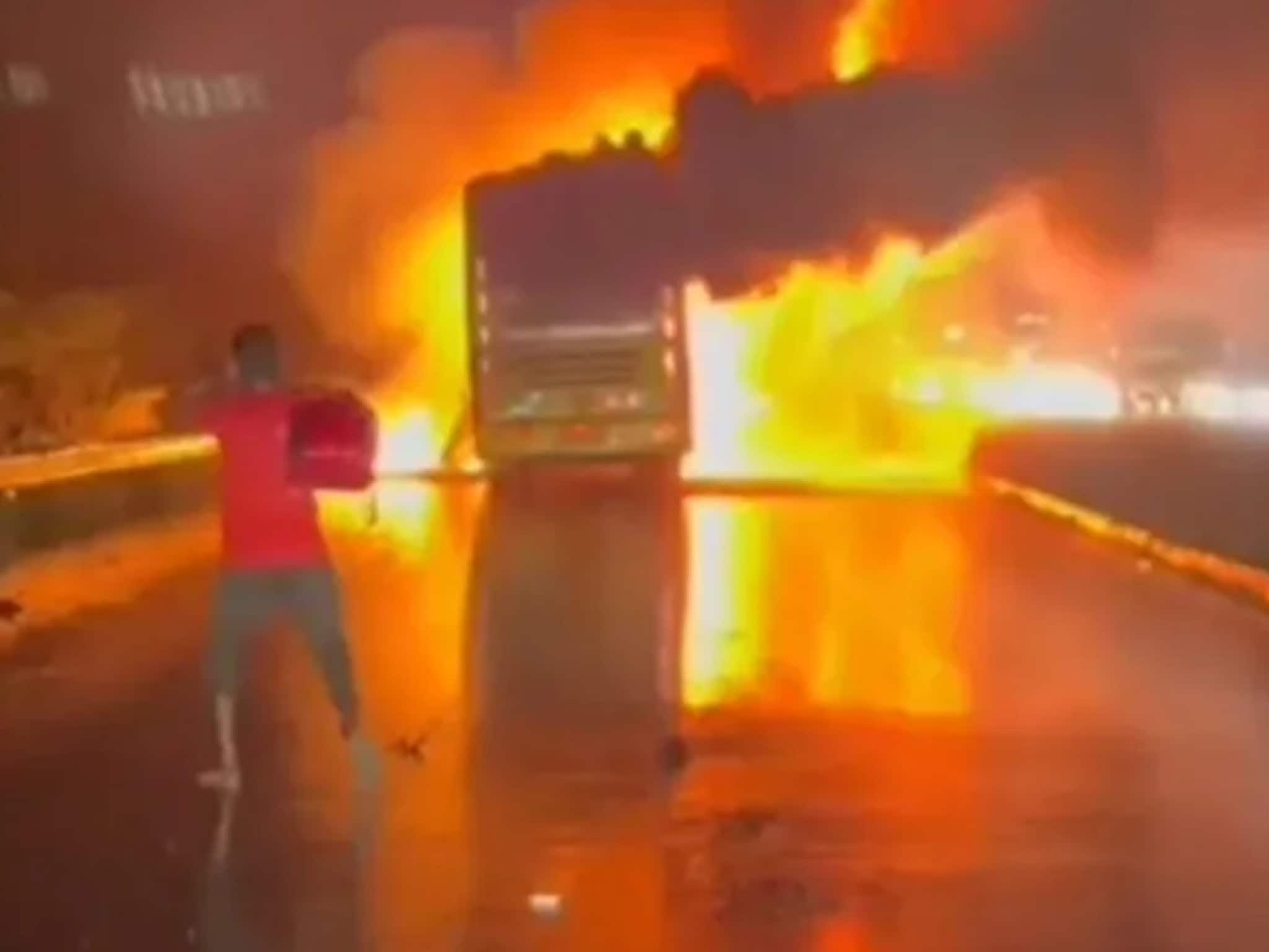 Andhra Pradesh Bus Accident: অন্ধ্রপ্রদেশে পুড়ে ছাই লাক্সারি বাস ! আগুনে ঝলসে মৃতের সংখ্যা ক্রমশ বাড়ছে, শোকপ্রকাশ প্রধানমন্ত্রী ও রাষ্ট্রপতির