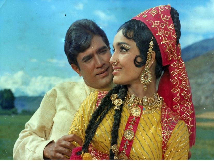 ষাট এবং সত্তরের দশকে আশা পারেখ তাঁর কেরিয়ারের শীর্ষে ছিলেন। তাঁর ছবিগুলি নিশ্চিতভাবে হিট হত। প্রতিটি বড় তারকা তাঁর সঙ্গে কাজ করতে চাইতেন। তিনি রাজেশ খান্নার সঙ্গে কাটি পতঙ্গ ছবিতে ইতিহাস তৈরি করেছিলেন বললে ভুল হয় না।
