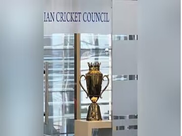 এশিয়া কাপ ট্রফি আর পাকিস্তানের কবজায় নেই, ভারতের মোক্ষম চালের কাছে নকভির থোঁতা মুখ ভোঁতা