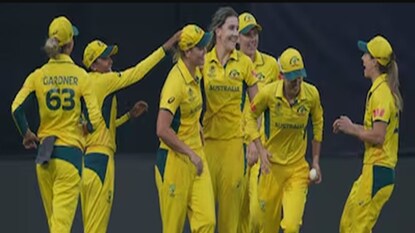 বিশ্বকাপ খেলতে এসে শ্লীলতাহানির শিকার অস্ট্রেলিয়ার দুই মহিলা ক্রিকেটার৷ ছবি- এপি বিশ্বকাপ খেলতে এসে শ্লীলতাহানির শিকার অস্ট্রেলিয়ার দুই মহিলা ক্রিকেটার৷ ছবি- এপি