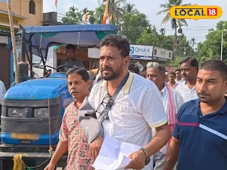 ভাঙা হাত নিয়েই ত্রাণ বিতরণ শঙ্করের! BJP বিধায়ক কী কী করলেন দেখুন
