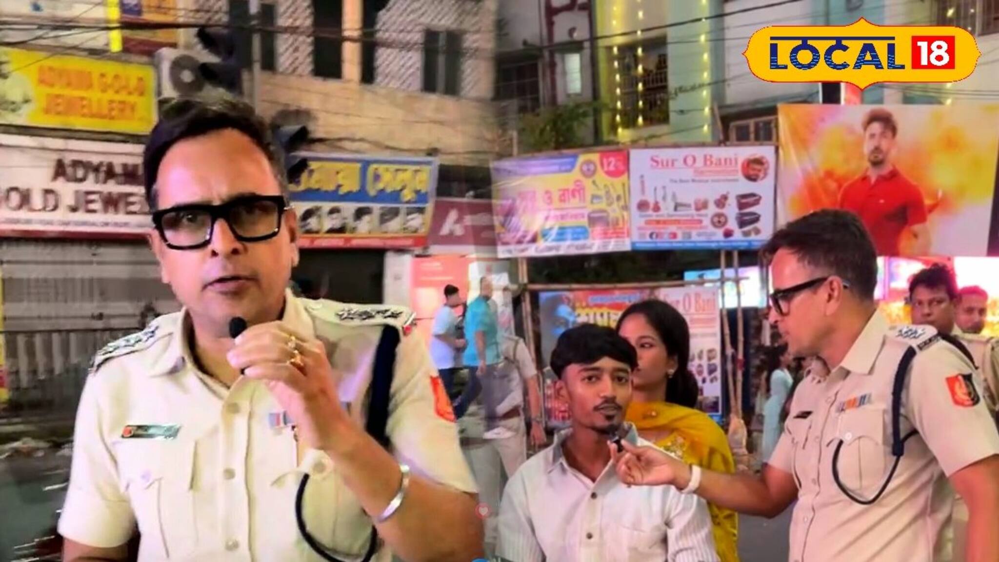 বারাসাতের রাস্তায় ব্লগার পুলিশ! স্বয়ং আইসি রাস্তায় নেমে করলেন এই কাজ