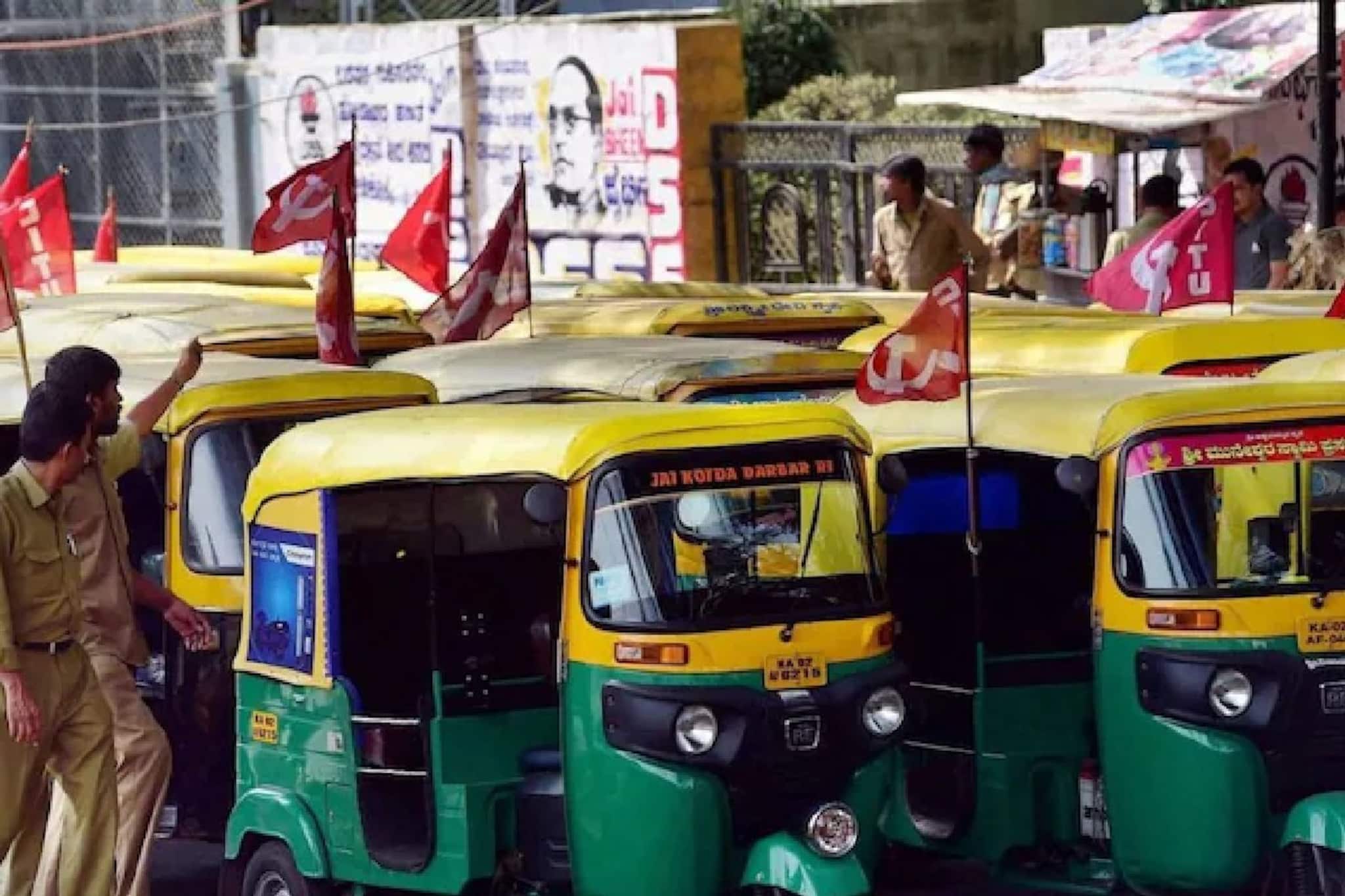 ঘণ্টার পর ঘণ্টা রাস্তায় দাঁড়িয়ে ছিল অটোরিকশা, কী ব্যাপার? ভিতরে উঁকি দিতেই...সর্বনাশ!
