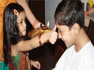 ২৩ অক্টোবর ঠিক 'এই' সময়টুকু সবচেয়ে শুভ, ভাইকে ফোঁটা দিন নির্দিষ্ট সময় মেনে, জানুন নির্ঘণ্ট