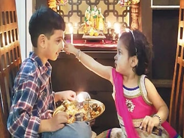 ভাইফোঁটার সময় ভাইয়ের মুখ কোন দিকে থাকবে? ভাইবোনের জীবনে আনন্দ-সমৃদ্ধি দেখতে চাইলে জানুন ভাইফোঁটার সময় ভাইয়ের মুখ কোন দিকে থাকবে? ভাইবোনের জীবনে আনন্দ-সমৃদ্ধি দেখতে চাইলে জানুন