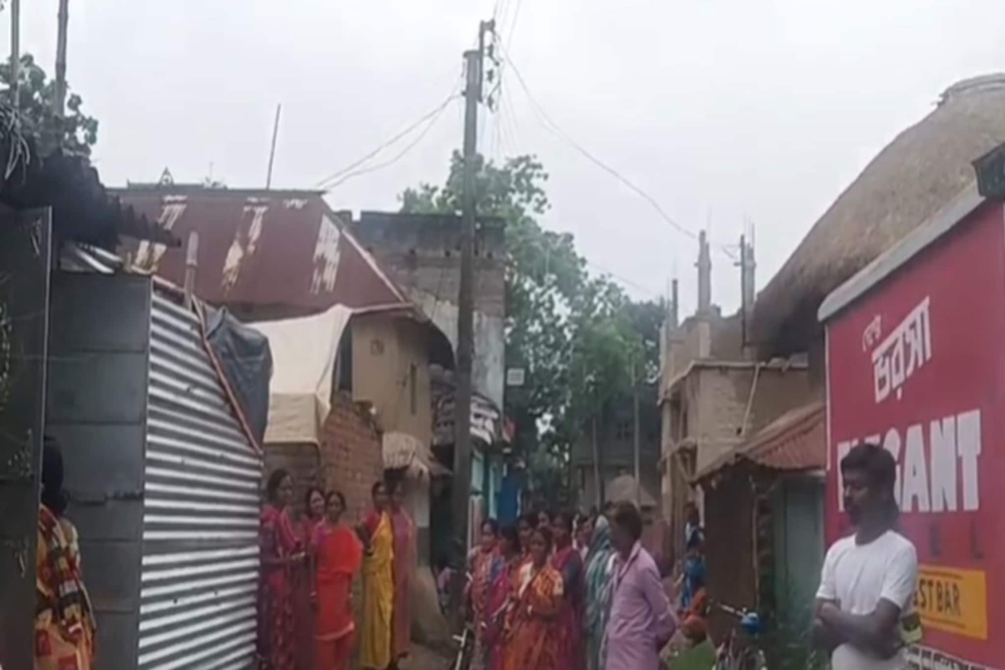 বিসর্জনে মারামারি, একদিন পর শুরু শ্বাসকষ্ট! পুজোর ছুটিতে এসে যুবকের মর্মান্তিক পরিণতি