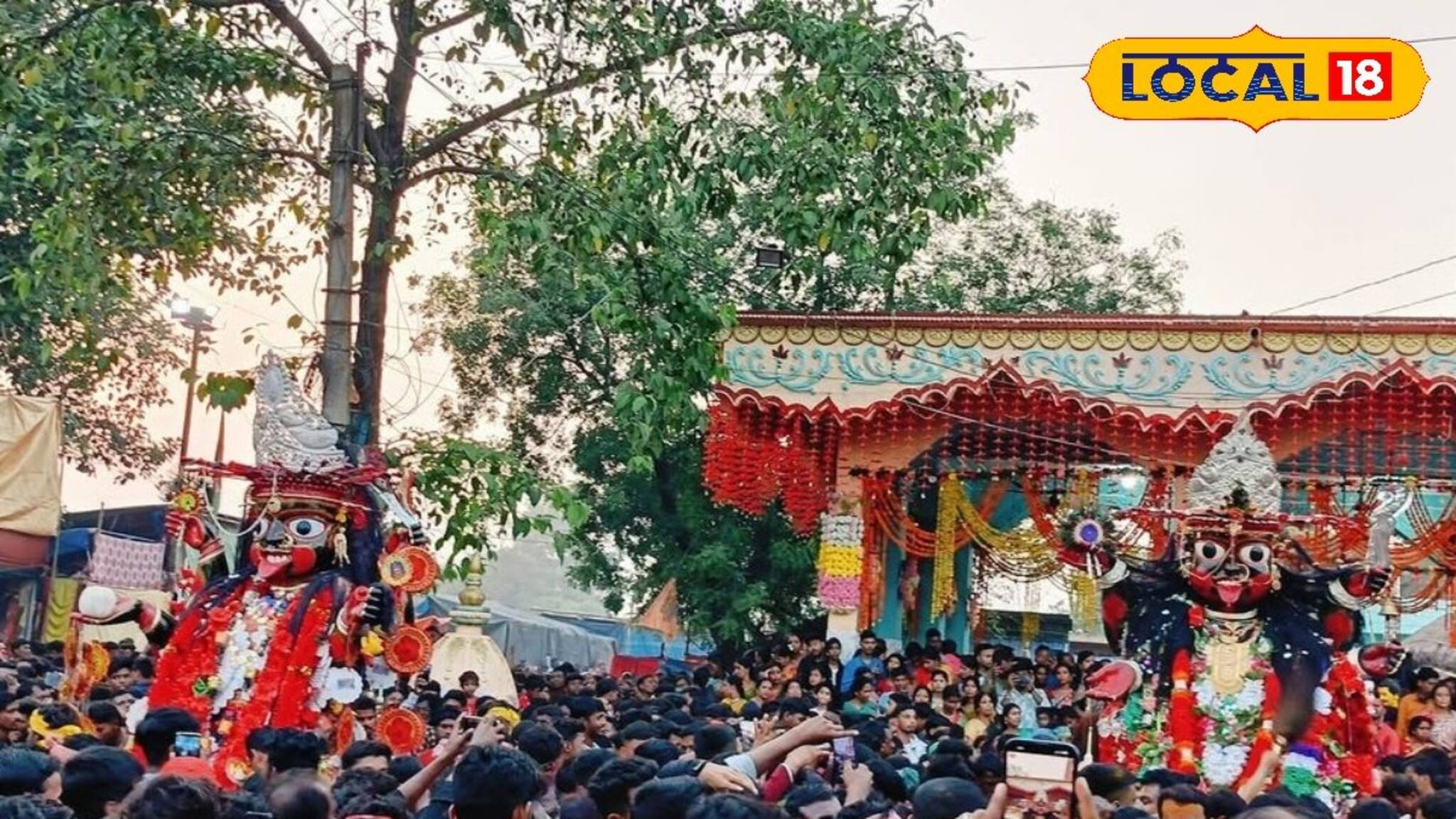 Birbhum Loba Kali: একসঙ্গে তিন কালীর নিরঞ্জন! প্রতিমা জলে নামতেই ঢাক, কাঁসর, শঙ্খধ্বনি! লোবার কালিভাসা পুকুরে ঐতিহ্যের ঢেউয়ে ভাসল সহস্র ভক্ত