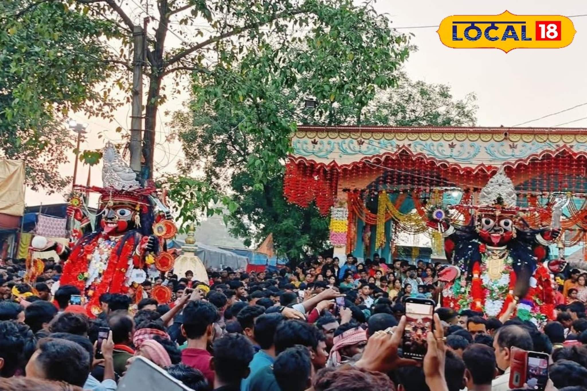 একসঙ্গে তিন কালীর নিরঞ্জন! প্রতিমা জলে নামতেই ঢাক, কাঁসর, শঙ্খধ্বনি