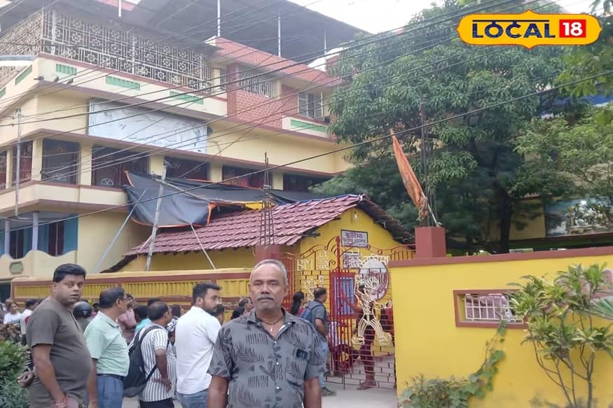 বুড়িমার বাজি কিনতে তার বাড়িতে ভিড়