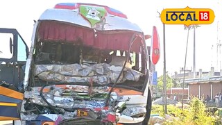 দুমড়েমুচড়ে গিয়েছে বাসের সামনের অংশ দুমড়েমুচড়ে গিয়েছে বাসের সামনের অংশ