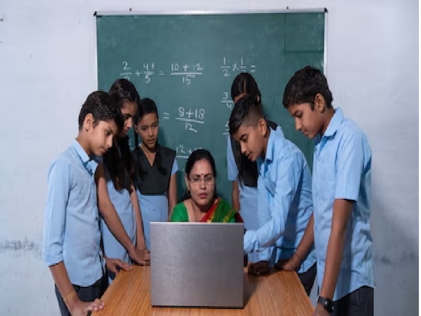 সিবিএসই-এর এই নতুন পরিকল্পনায়, পরীক্ষাকে কেবল শেষ অবলম্বন নয়, বরং পড়াশোনার একটি গুরুত্বপূর্ণ অংশ হিসেবে বিবেচনা করা হবে। NEP 2020 সুপারিশ করে যে মূল্যায়ন পদ্ধতি পরিবর্তন করা উচিত। এই নতুন প্ল্যাটফর্মটি তৃতীয়, পঞ্চম এবং অষ্টম শ্রেণীর সকল পড়ুয়ার জন্য একটি বিশেষ পরীক্ষা পরিচালনা করবে, যার নাম SAFAL -  Structured Assessment for Analysing Learning (শিক্ষা বিশ্লেষণের জন্য কাঠামোগত মূল্যায়ন)। SAFAL-র লক্ষ্য হল শিশুদের মৌলিক বোধগম্যতা এবং চিন্তাভাবনা দক্ষতা মূল্যায়ন করা। এটি স্কুলগুলিকে এমন ক্ষেত্রগুলি চিহ্নিত করতে সাহায্য করবে যেখানে শিশুদের আরও বেশি মনোযোগের প্রয়োজন।