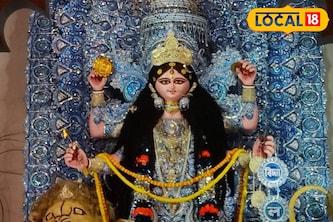 জগদ্ধাত্রী পুজোতেও বৃষ্টির কোপ, দুর্যোগ মাথায় নিয়ে উদ্ধোধন! কিন্তু দর্শকদের উৎসাহ তুঙ্গে