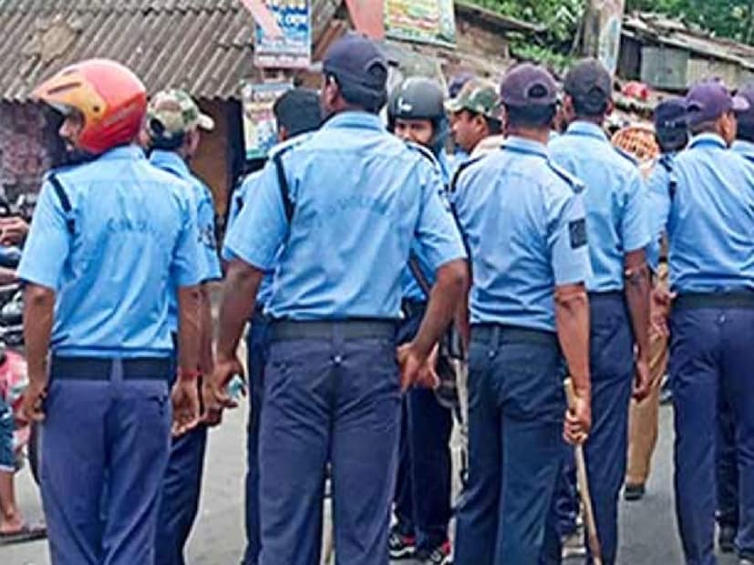 পুলিশ ও সিভিক ভলান্টিয়ারদের উপস্থিতিতে দরজা ভেঙে ঘরে প্রবেশ করতেই চক্ষু চড়কগাছ! ঘরের মেঝেতে পড়ে রয়েছে তারকনাথ মান্নার পচাগলা মৃতদেহ। তীব্র দুর্গন্ধ বের হচ্ছিল সেখান থেকেই। মৃতদেহ উদ্ধারের পর পুলিশ তা ময়নাতদন্তের জন্য ঘাটাল মহকুমা হাসপাতালে পাঠায়।
