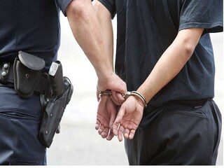 পেটে বুকে এবং গলায় একাধিক জায়গায় মন্টুর আঘাত লাগে। উঠোনে লুটিয়ে পড়েন মন্টু। গ্রামের বাসিন্দারা তড়িঘড়ি তাকে হরিশ্চন্দ্রপুর গ্রামীণ হাসপাতালে নিয়ে আসলে চিকিৎসকরা মৃত বলে ঘোষণা করেন। এদিকে এই গোটা ঘটনা নিয়ে তদন্ত শুরু করেছে হরিশ্চন্দ্রপুর থানার পুলিশ। Photo- Representative  Input - JM Momin