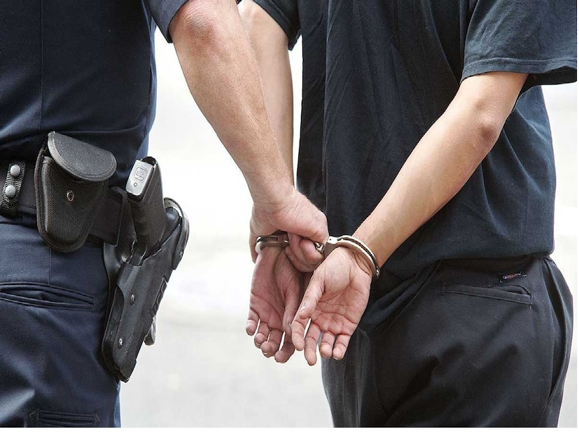 পেটে বুকে এবং গলায় একাধিক জায়গায় মন্টুর আঘাত লাগে। উঠোনে লুটিয়ে পড়েন মন্টু। গ্রামের বাসিন্দারা তড়িঘড়ি তাকে হরিশ্চন্দ্রপুর গ্রামীণ হাসপাতালে নিয়ে আসলে চিকিৎসকরা মৃত বলে ঘোষণা করেন। এদিকে এই গোটা ঘটনা নিয়ে তদন্ত শুরু করেছে হরিশ্চন্দ্রপুর থানার পুলিশ। Photo- Representative  Input - JM Momin