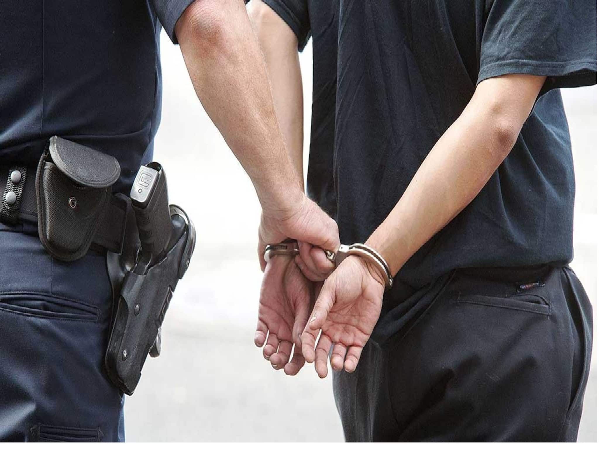 রক্তে ভাসল সারা ঘর...! নিজের মাকেই এলোপাথাড়ি কুপিয়ে খুন, ছেলের নৃশংস তাণ্ডবে চাঞ্চল্য