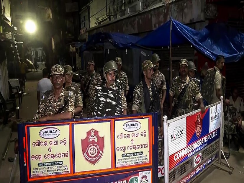 ৩৬ ঘণ্টার কার্ফু জারিসাম্প্রতিক অশান্তির পরিপ্রেক্ষিতে, কমিশনারেট পুলিশ শহরের ১৩টি থানা এলাকায় ৩৬ ঘণ্টার কার্ফু ঘোষণা করেছে যাতে আরও কোনও অশান্তি না ঘটে। পুলিশ কমিশনার এস দেব দত্ত সিং জানিয়েছেন  রাত ১০ টা থেকে পরবর্তী ৩৬ ঘণ্টাক জন্য কার্ফু জারি থাকবে৷