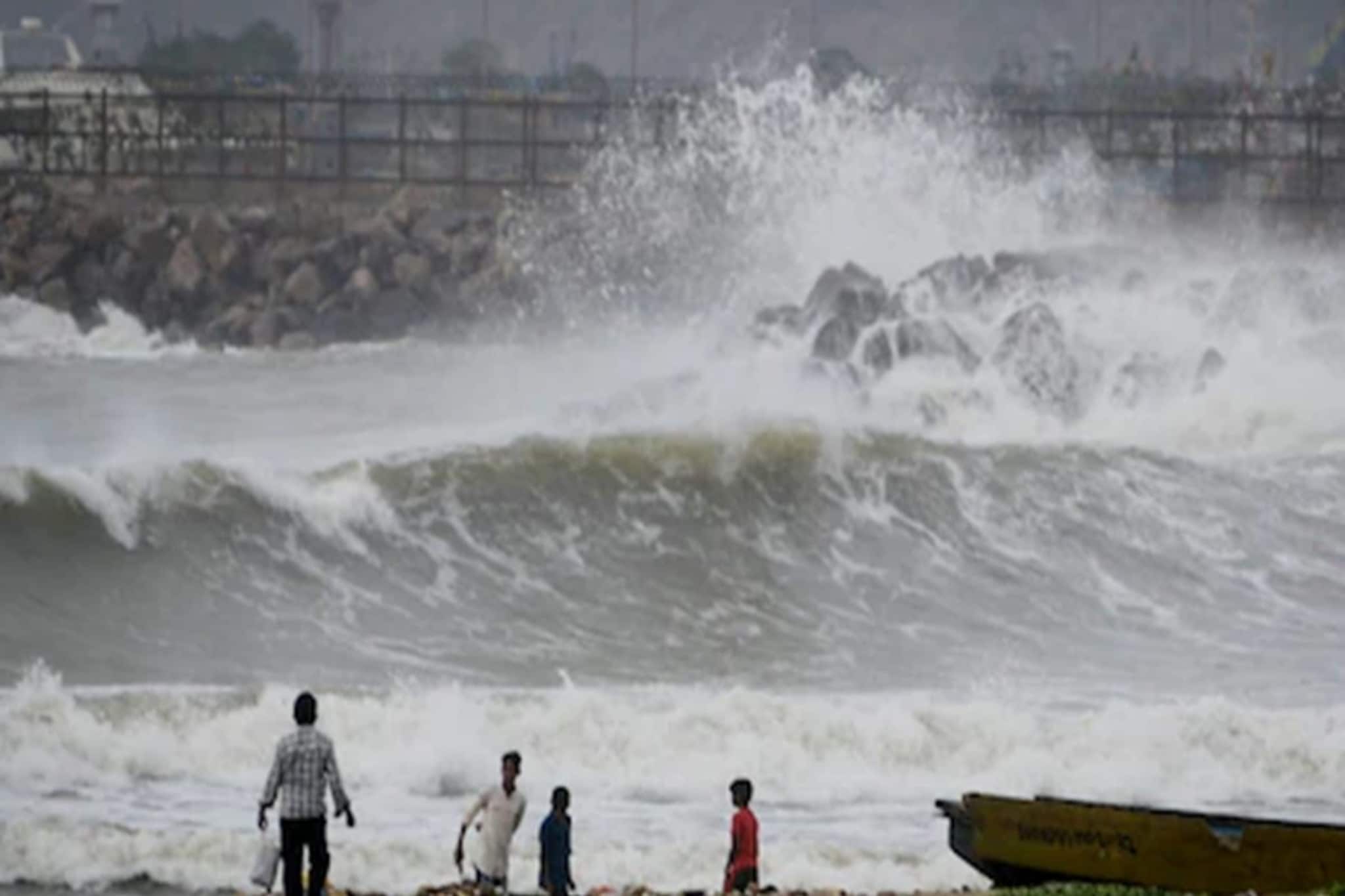 Cyclone Montha Update: উপকূলের দিকে এগোচ্ছে ‘মন্থা’ ! কতটা ক্ষয়ক্ষতির আশঙ্কা অন্ধ্রে? ঘূর্ণিঝড়ের প্রভাব এরাজ্যে কতটা পড়তে পারে Cyclone Montha Update: উপকূলের দিকে এগোচ্ছে ‘মন্থা’ ! কতটা ক্ষয়ক্ষতির আশঙ্কা অন্ধ্রে? ঘূর্ণিঝড়ের প্রভাব এরাজ্যে কতটা পড়তে পারে