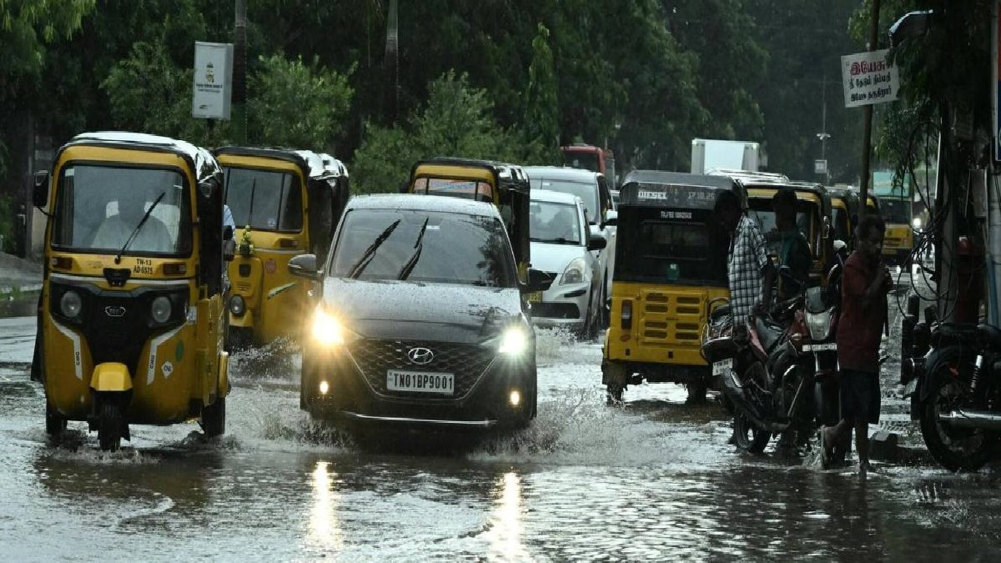শক্তি বাড়িয়ে আরও মারাত্মক আকার নিচ্ছে সাইক্লোন, ছটেই ল্যান্ডফল, বাংলায় শুধুই বৃষ্টি