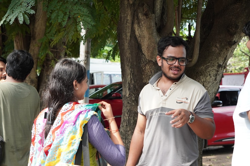 ছবিতে অভিনয় করেছেন সবুজ বর্ধন, শম্পিতা প্রামাণিক, অজিত কুমার বন্দ্যোপাধ্যায় প্রমুখ, এক বিশেষ চরিত্রে দেখা যাবে দুর্বার শর্মাকে। বিদেশিনী রচনা, পরিচালনা রজত রায় ও অরুণাভ মুখোপাধ্যায়ের। ছবির প্রযোজক শঙ্খ শীল এবং শর্মিষ্ঠা হালদার। বিদেশিনীর জন্য সুর বেঁধেছেন সঙ্গীত পরিচালক সৌপর্ণ মান্না। 