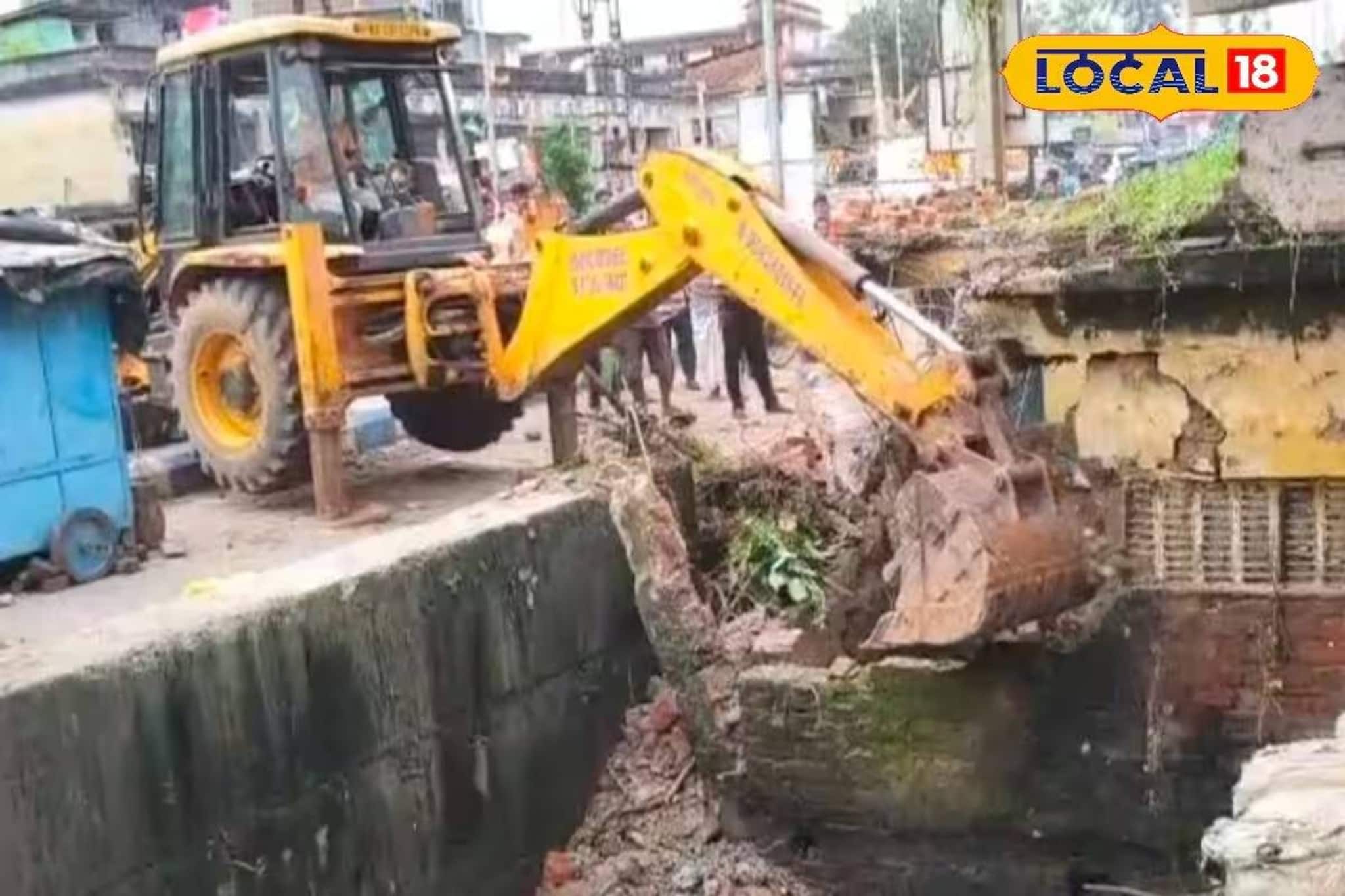 জলবন্দি হাসপাতালের ছবি তুলে ধরতেই 'অ্যাকশনে' প্রশাসন! মেদিনীপুরে কী হচ্ছে দেখুন