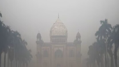 দূষণে হাঁসফাঁস দিল্লি দূষণে হাঁসফাঁস দিল্লি