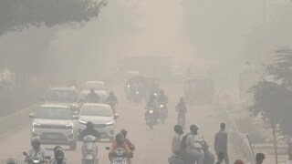 ধোঁয়ার চাদরে ঢাকল দিল্লি ধোঁয়ার চাদরে ঢাকল দিল্লি