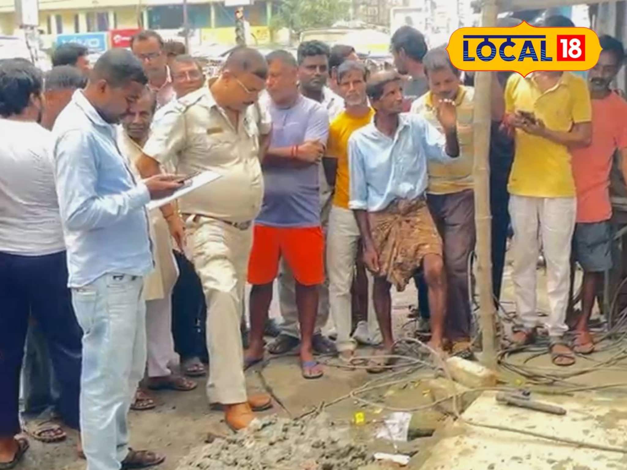 Malda News: ড্রেনের ভিতর 'ওটা' কী? শহরের প্রাণকেন্দ্রে নর্দমা থেকে যা উদ্ধার হল, ছুটে এল পুলিশ Malda News: ড্রেনের ভিতর 'ওটা' কী? শহরের প্রাণকেন্দ্রে নর্দমা থেকে যা উদ্ধার হল, ছুটে এল পুলিশ