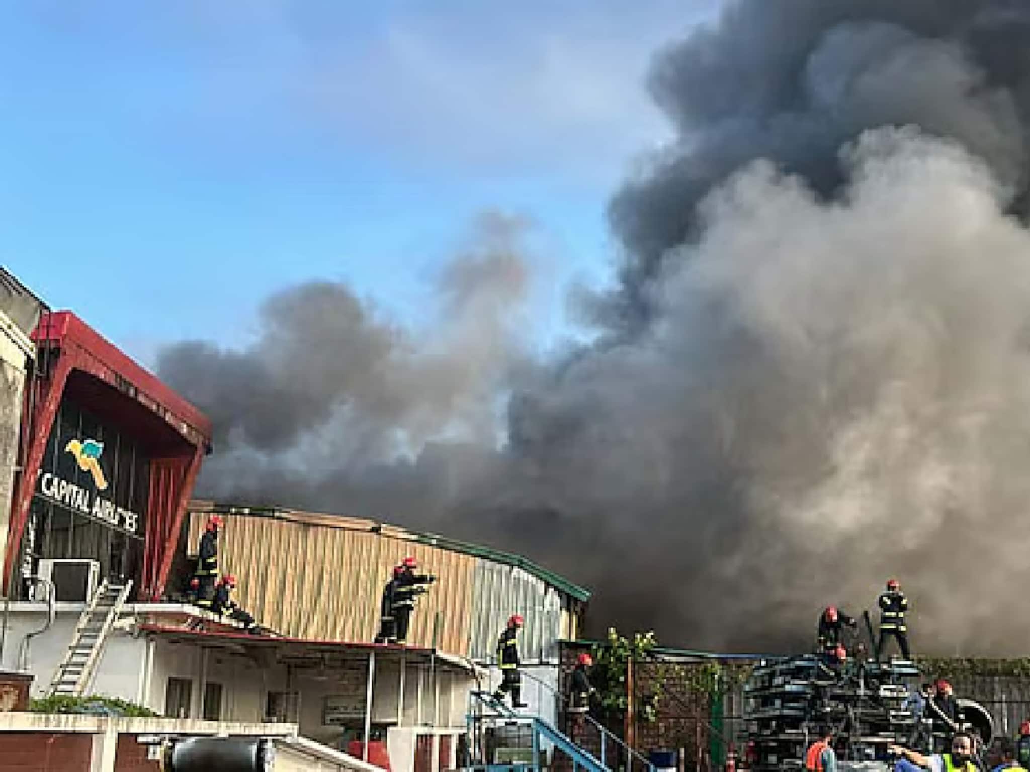 Dhaka Airport Fire: ঢাকায় বিমানবন্দরে বড় দুর্ঘটনা, দাউ দাউ করে আগুন! বন্ধ হয়ে গেল বিমান ওঠানামা