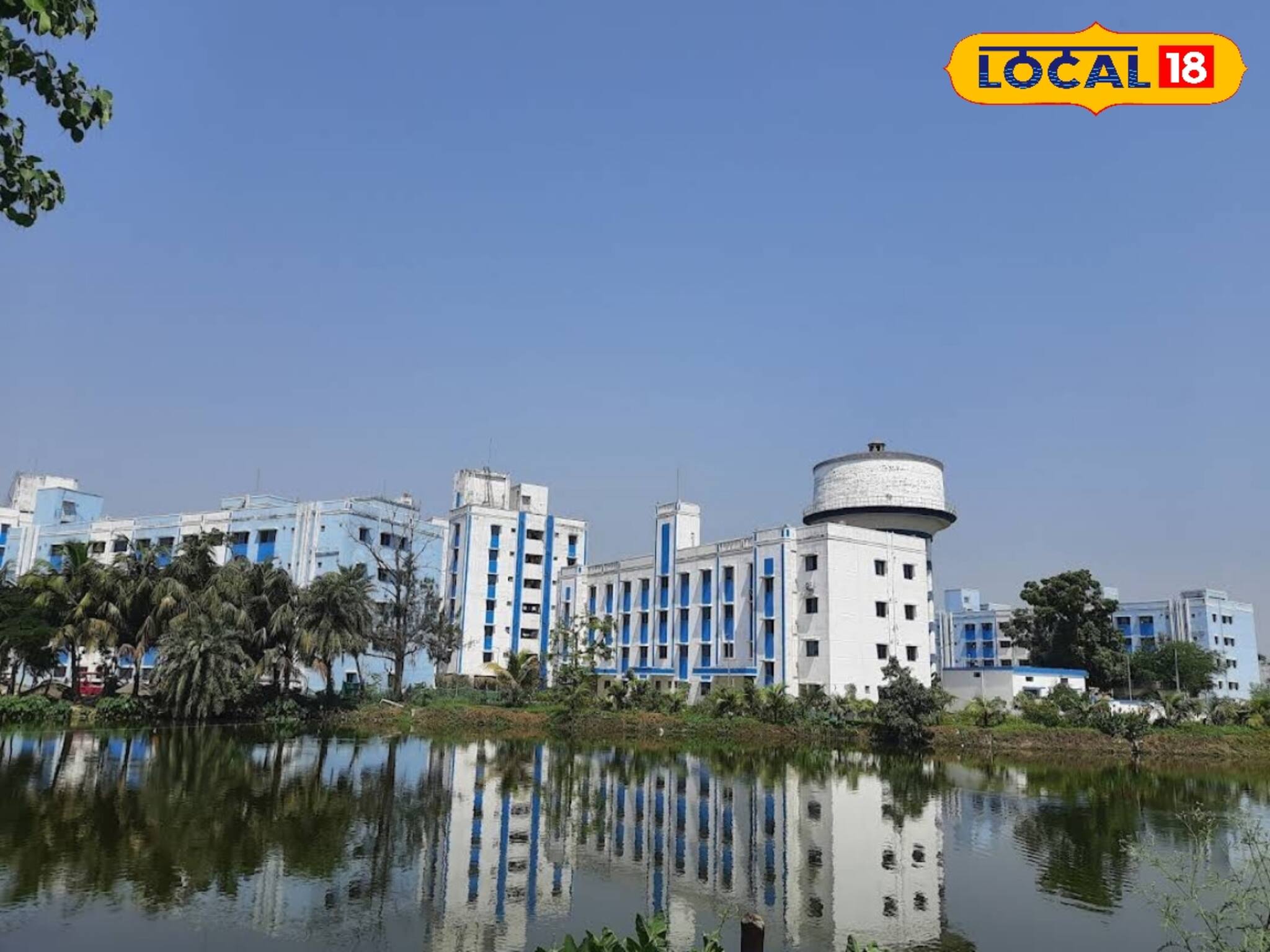 ফুটপাতে টোটো সারাচ্ছিল বাবা-ছেলে, উড়ে এসে পিষে দিল ট্রাক, নিমেষে শেষ