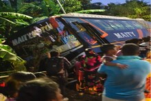 Digha Bus Accident: কলকাতা থেকে দিঘা ঢোকার মুখে উল্টে গেল যাত্রিবাহী বাস, জাতীয় সড়কে বড় দুর্ঘটনা!