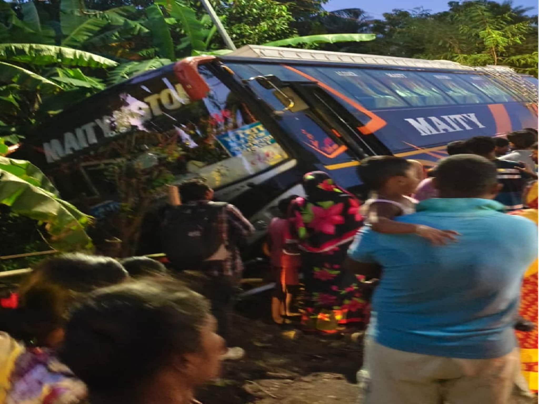 Digha Bus Accident: কলকাতা থেকে দিঘা ঢোকার মুখে উল্টে গেল যাত্রিবাহী বাস, জাতীয় সড়কে বড় দুর্ঘটনা!