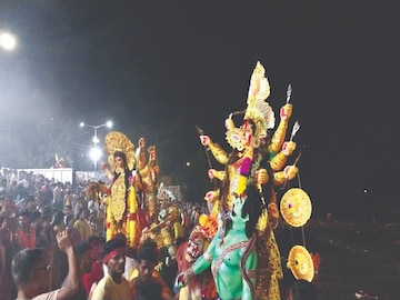 শিলিগুড়িতে দুর্গাপুজোর কার্নিভালে বৃষ্টির প্রবল আশঙ্কা 