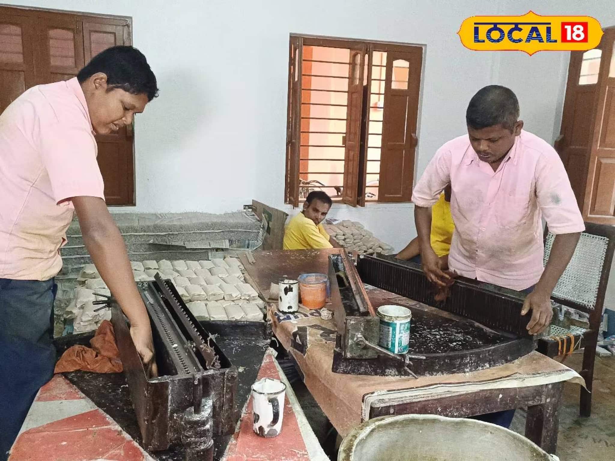 East Medinipur News: দীপাবলির বাজারে দারুণ ডিম্যান্ড! ঘরে বসে 'এই' জিনিস বানিয়েই আয়ের সুযোগ, দিশা দেখাচ্ছেন দৃষ্টিহীনরা