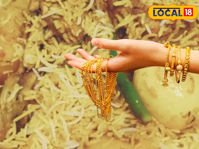 বিরিয়ানি অর্ডারেই লুকিয়ে সোনা!  উত্তর ২৪ পরগনা জেলার বসিরহাটের একটি রেস্টুরেন্টে বিরিয়ানি কিনলেই মিলছে সোনার গহনা, চমকপ্রদ অফারে মাতোয়ারা শহর। (জুলফিকার মোল্যা)