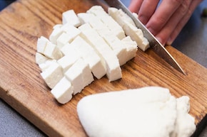 ‘নকল’ থেকে সাবধান ! স্বাস্থ্য সুরক্ষিত রাখতে ভেজাল পনির শনাক্ত করার ৩ সহজ কৌশল শিখুন এখনই