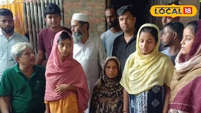 পরিবারের সঙ্গে দেখা করলেন জনপ্রতিনিধিরা পরিবারের সঙ্গে দেখা করলেন জনপ্রতিনিধিরা