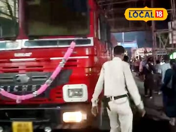 ঘটনাস্থলে দমকলের ইঞ্জিন