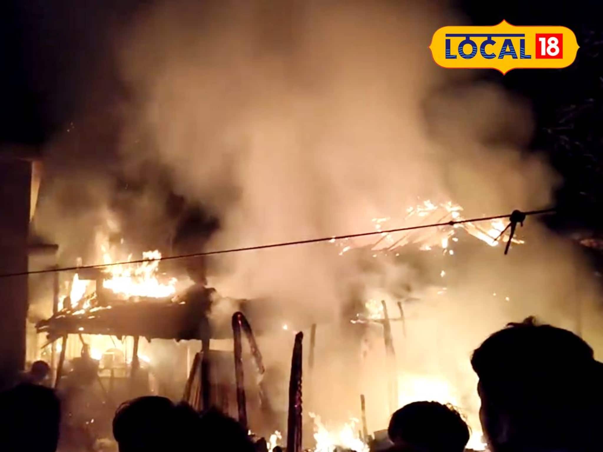 মালদহে বিধ্বংসী অগ্নিকাণ্ড! দাউ দাউ করে জ্বলল আস্ত বাড়ি, সর্বস্ব খুইয়ে মাথায় হাত হরিশ্চন্দ্রপুরের পরিবারের মালদহে বিধ্বংসী অগ্নিকাণ্ড! দাউ দাউ করে জ্বলল আস্ত বাড়ি, সর্বস্ব খুইয়ে মাথায় হাত হরিশ্চন্দ্রপুরের পরিবারের