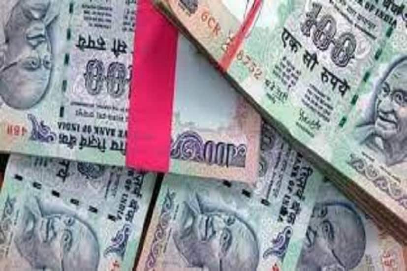 যদি CPI-IW জুন পর্যন্ত স্থির থাকে বা একটু বৃদ্ধি পায় সেক্ষেত্রে ৩ শতাংশ ডিএ বৃদ্ধি অর্থাৎ ৷ বর্তমানে কেন্দ্রীয় সরকারি কর্মীরা পাচ্ছেন ৫৫ শতাংশ ডিএ বৃদ্ধি পেয়ে ৫৮ শতাংশ হল ৷ প্রতীকী ছবি ৷