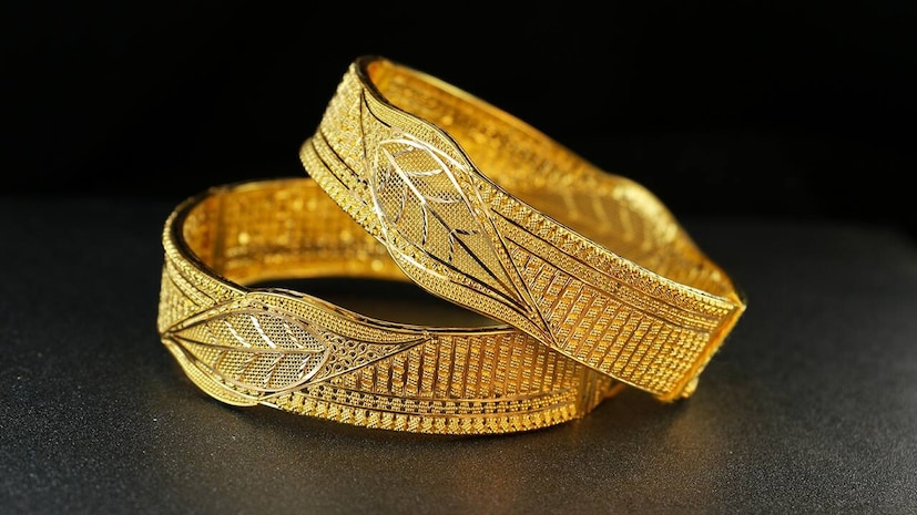 জানা গিয়েছে যে অর্থ মন্ত্রণালয় ৪ নভেম্বর, ২০২৫ তারিখে দিল্লিতে একটি উচ্চ পর্যায়ের বৈঠক ডেকেছে, যেখানে তারা GIFT সিটিতে অবস্থিত ইন্ডিয়ান ইন্টারন্যাশনাল বুলিয়ন এক্সচেঞ্জে (IIBX) সোনা ও রুপোর দাম নিয়ন্ত্রণ এবং বাণিজ্যের পরিমাণ বৃদ্ধির বিষয়ে আলোচনা করবে। কেন্দ্রীয় সরকার ভারতকে একটি বিশ্বব্যাপী বুলিয়ন ট্রেডিং হাব হিসেবে গড়ে তোলার প্রস্তুতি জোরদার করেছে।