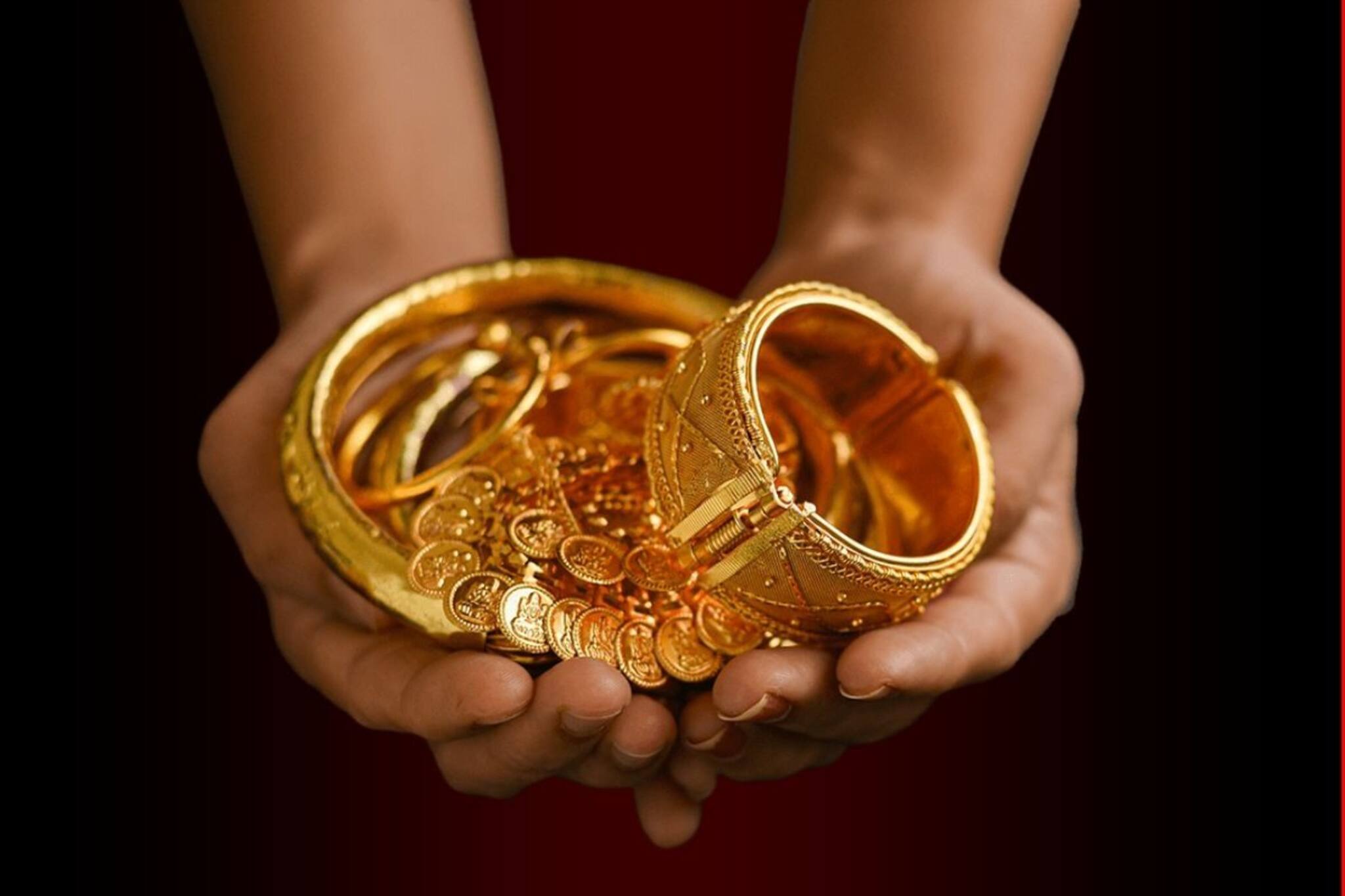 How Much Gold Can You Bring From Dubai: দুবাই থেকে ভারতে সোনা আনবেন? কত পরিমাণ করমুক্ত? এই নিয়মগুলি জেনে নিন, না হলে বিমানবন্দরে ঝামেলায় পড়তে পারেন
