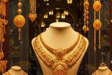 ২০২৫ সালের ধনতেরসের পর সোনার দাম কত হবে? এখনই বিনিয়োগ করা উচিত?