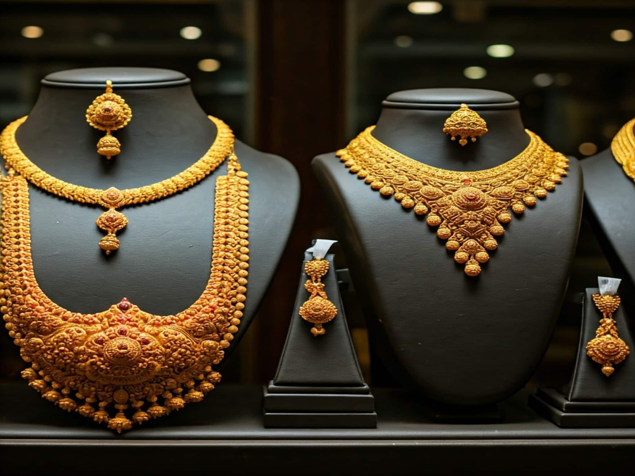 Gold Rate Rising: হুড়মুড়িয়ে বেড়েই চলেছে সোনার দাম, ২০৫০ সালে কত হবে সোনার দাম ?